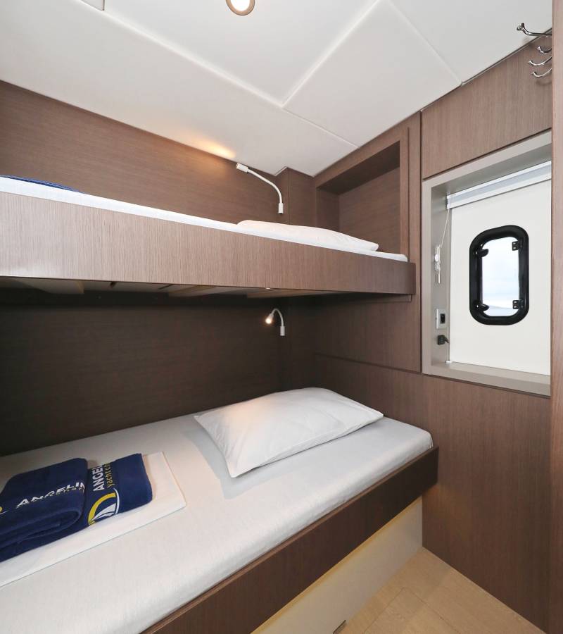 Bali 4.6, Triton | Yacht Charter Croatia