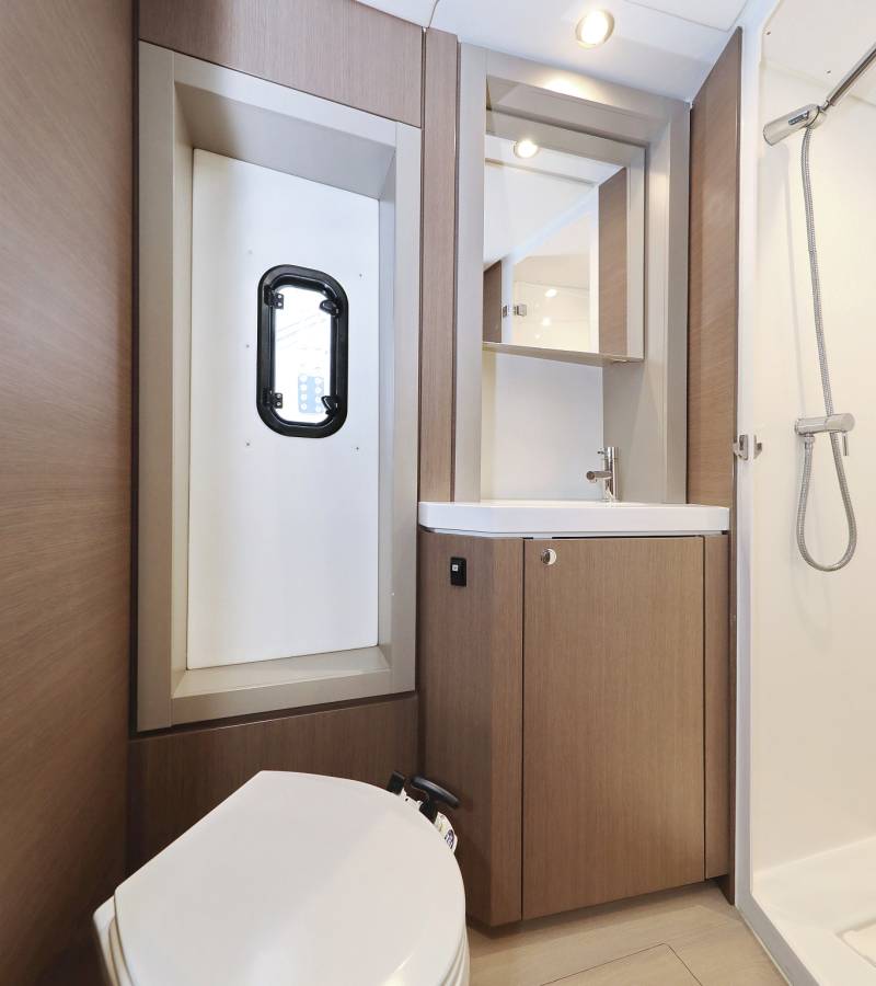 Bali 4.6, Triton | Yacht Charter Croatia