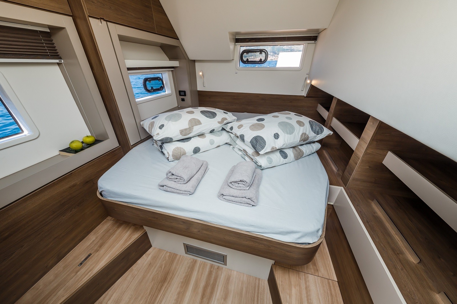 Bali 4.6, Nouvelle Lune | Yacht Charter Croatia