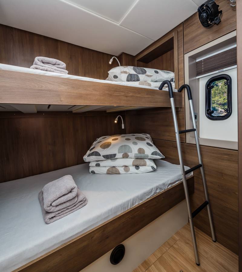 Bali 4.6, Nouvelle Lune | Yacht Charter Croatia