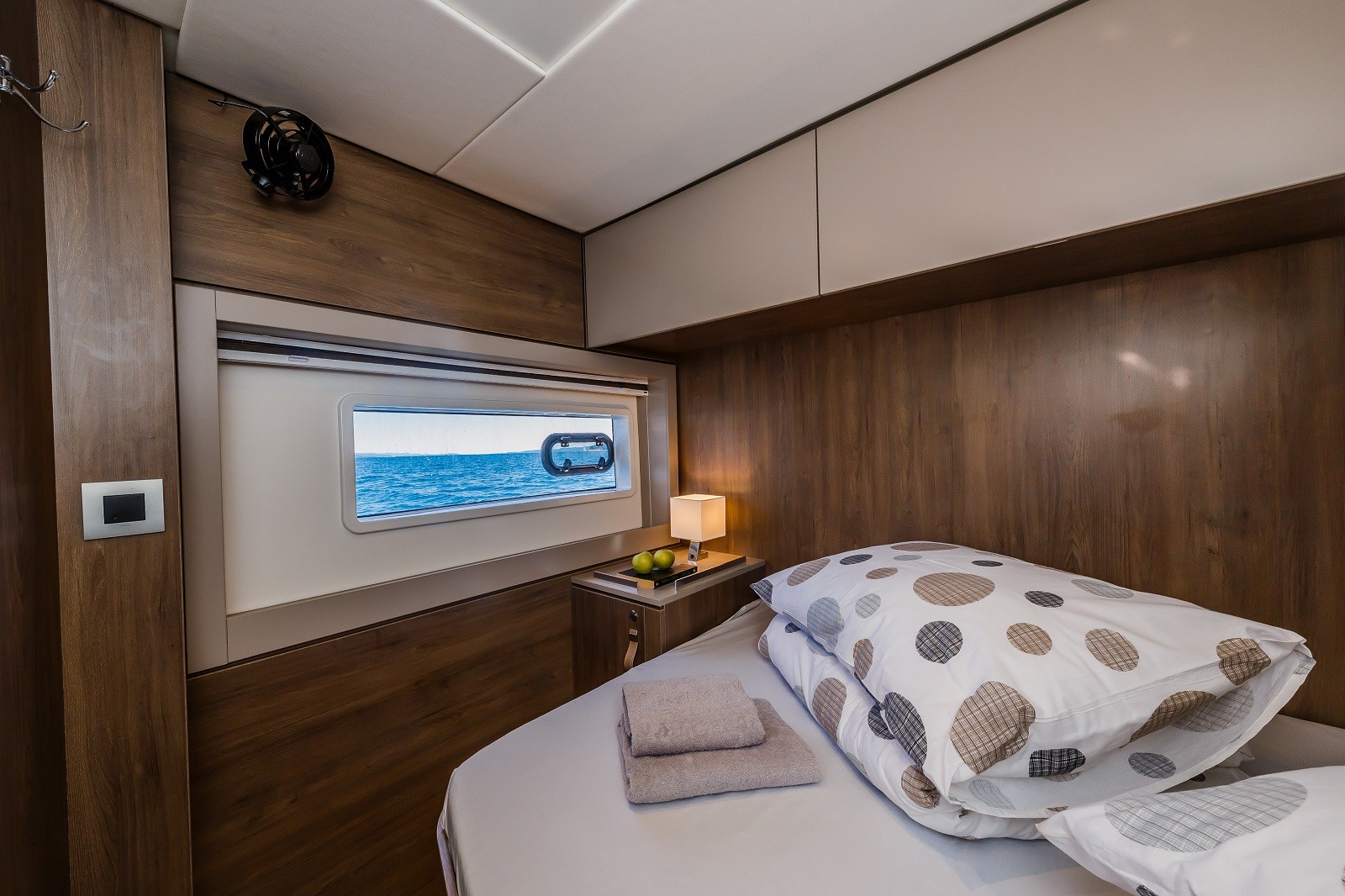 Bali 4.6, Nouvelle Lune | Yacht Charter Croatia