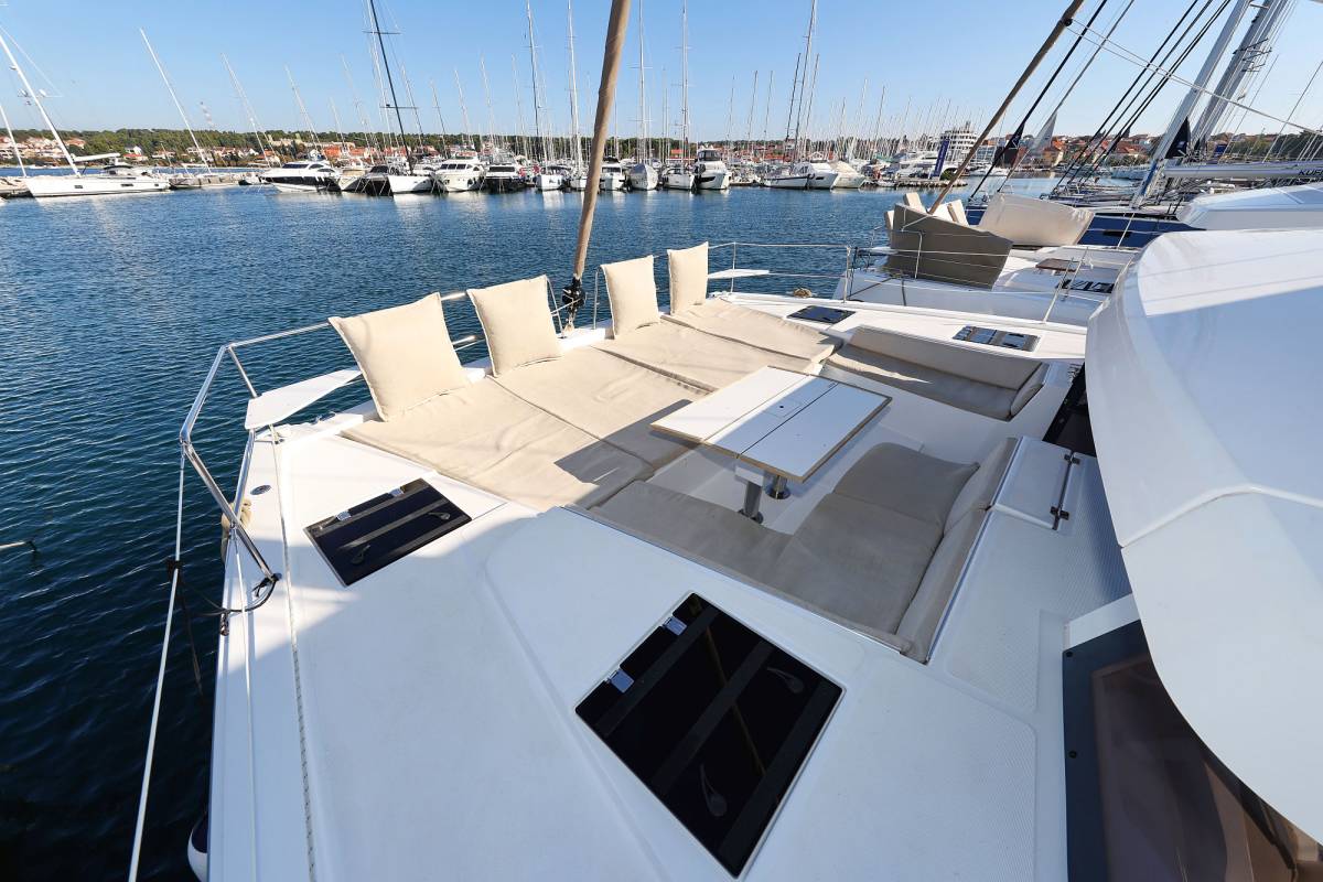 Bali 4.6, Acrux | Yacht Charter Croatia