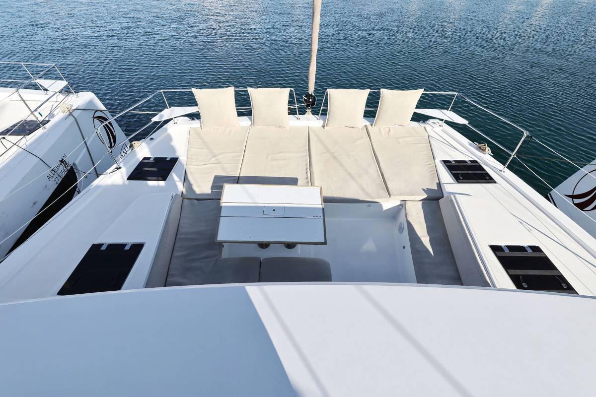 Bali 4.6, Acrux | Yacht Charter Croatia