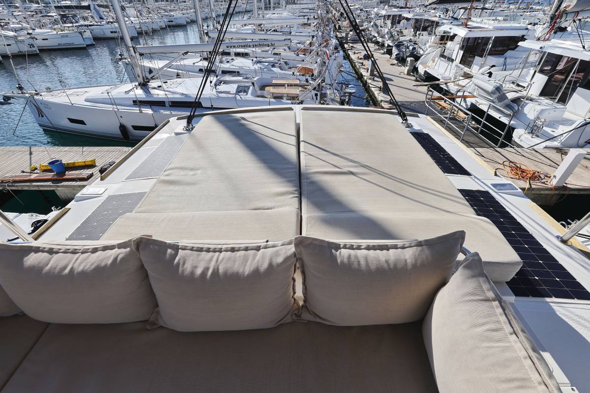 Bali 4.6, Acrux | Yacht Charter Croatia