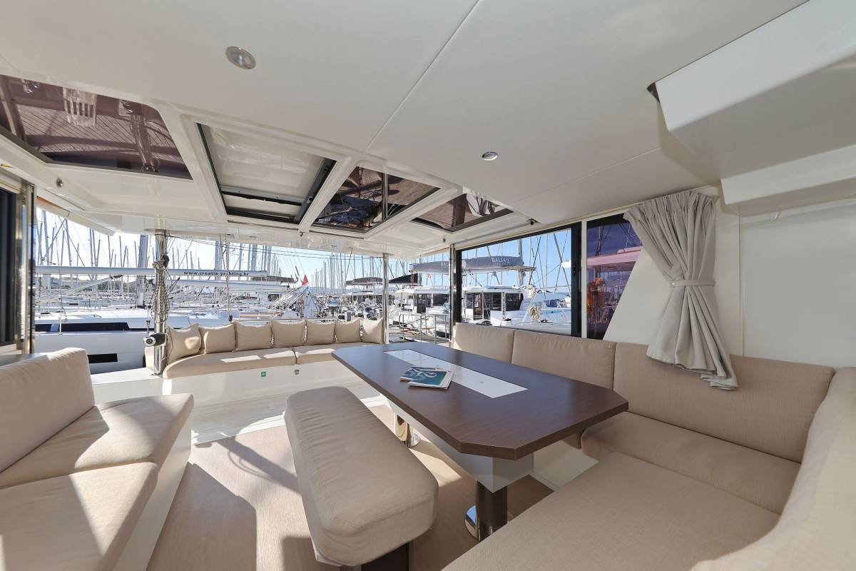 Bali 4.6, Acrux | Yacht Charter Croatia