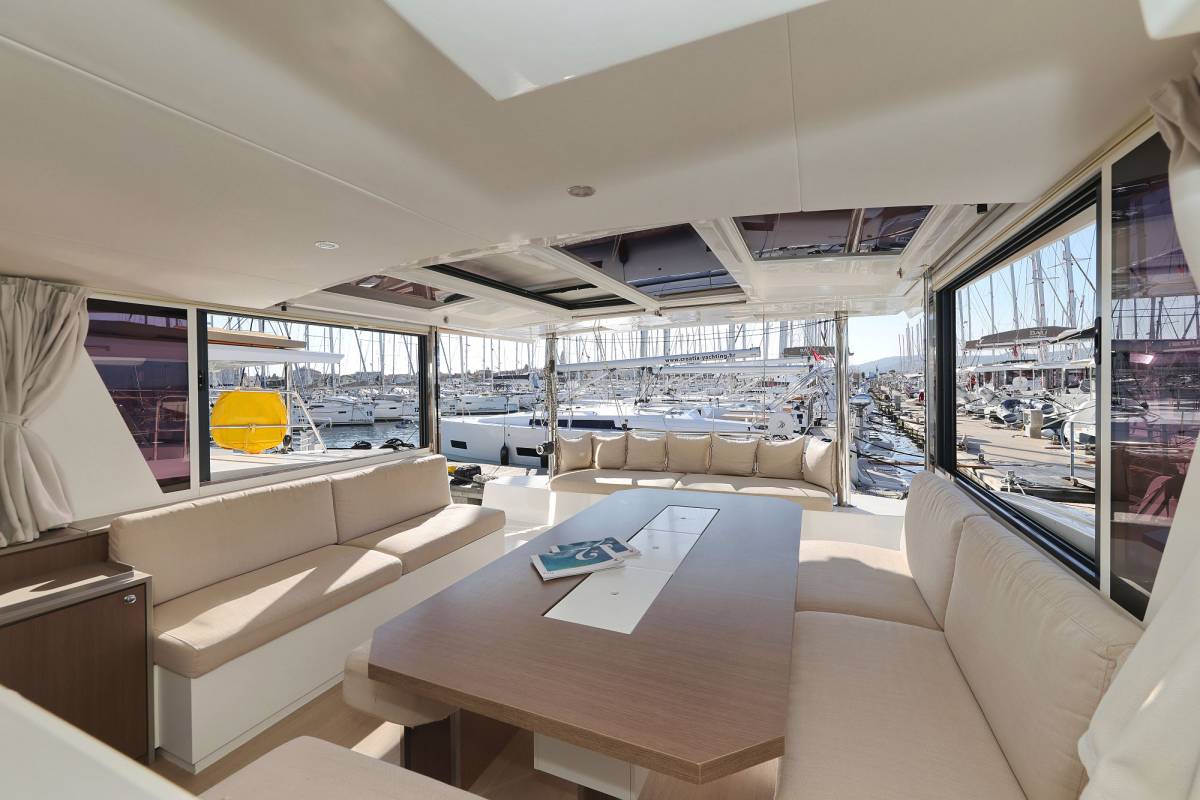 Bali 4.6, Acrux | Yacht Charter Croatia