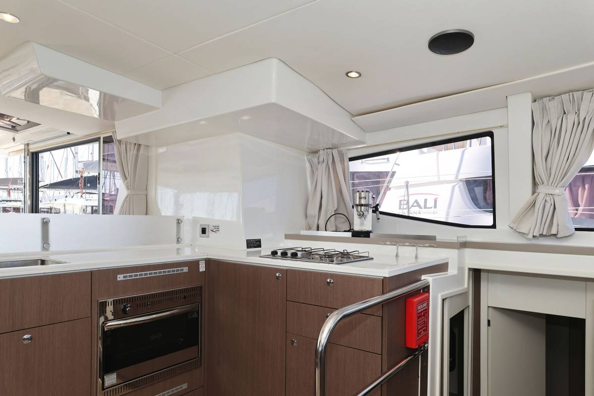 Bali 4.6, Acrux | Yacht Charter Croatia