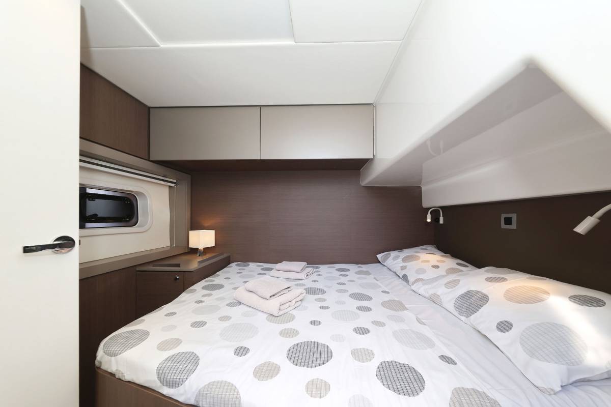 Bali 4.6, Acrux | Yacht Charter Croatia