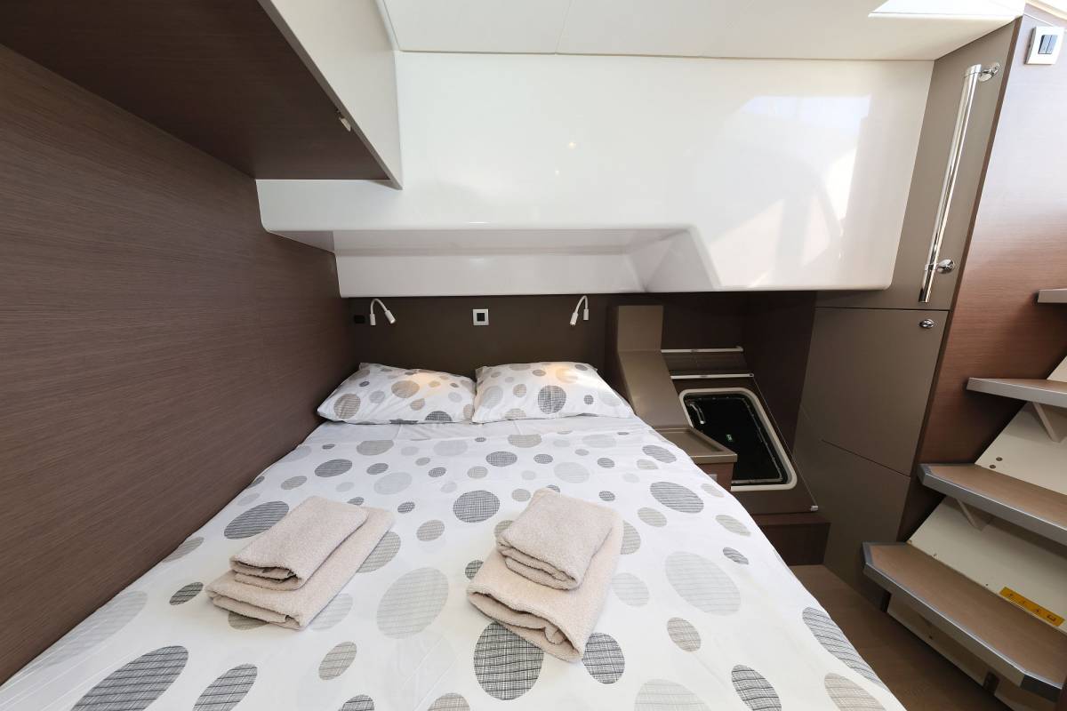 Bali 4.6, Acrux | Yacht Charter Croatia