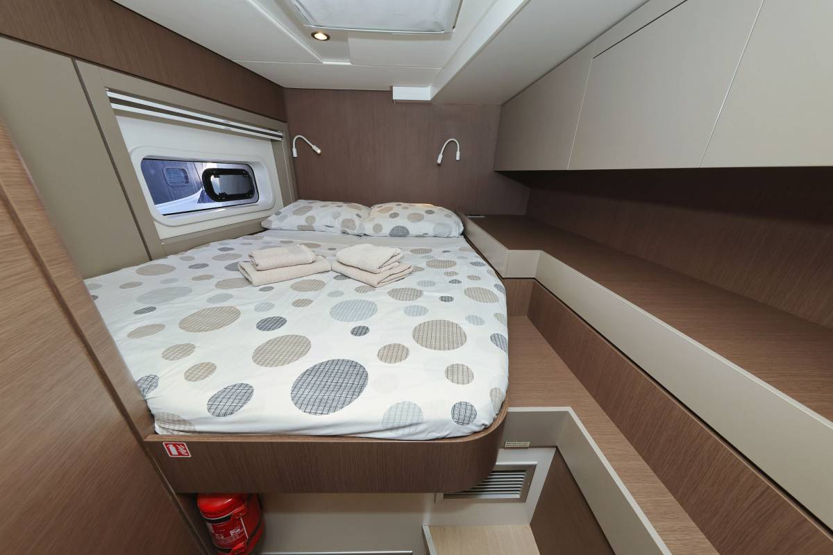 Bali 4.6, Acrux | Yacht Charter Croatia