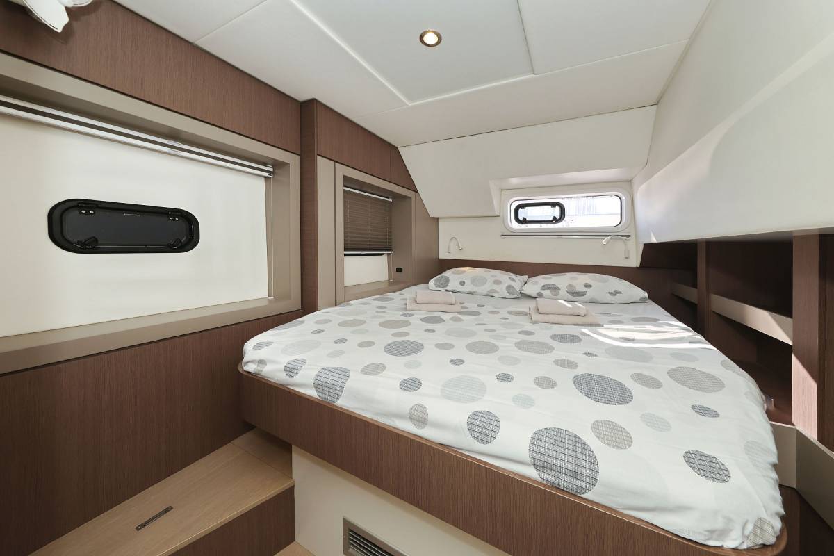 Bali 4.6, Acrux | Yacht Charter Croatia