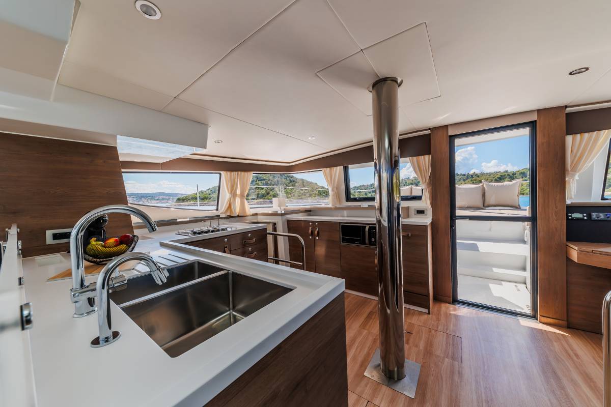 Bali 4.6, Sunshine | Yacht Charter Croatia