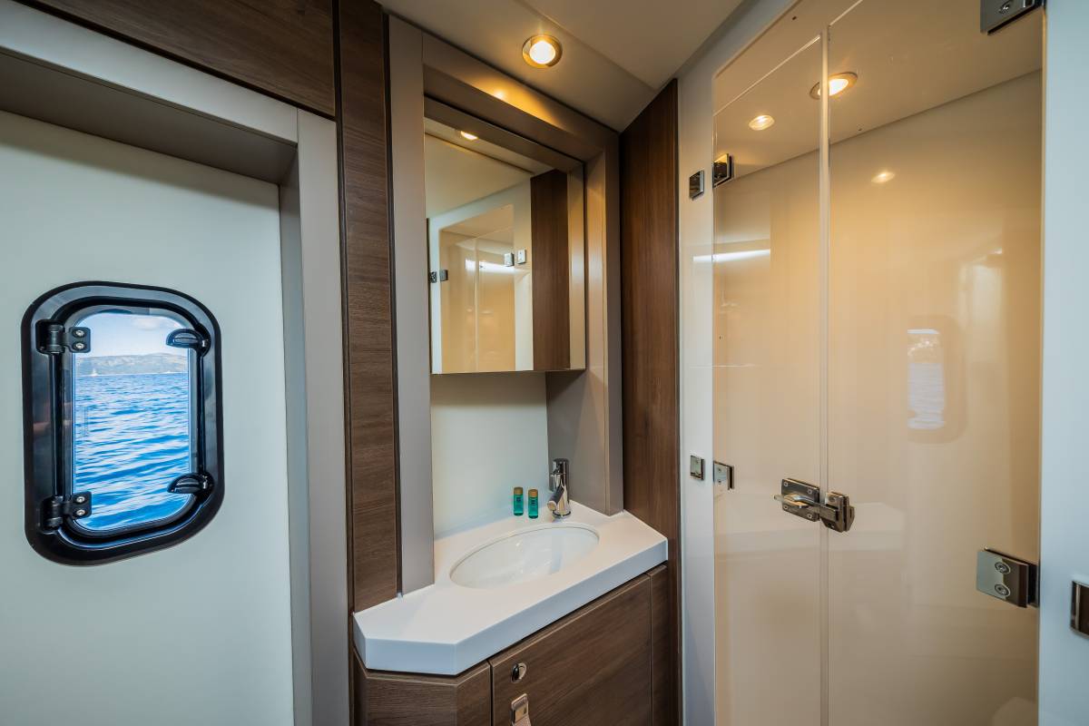 Bali 4.6, Sunshine | Yacht Charter Croatia