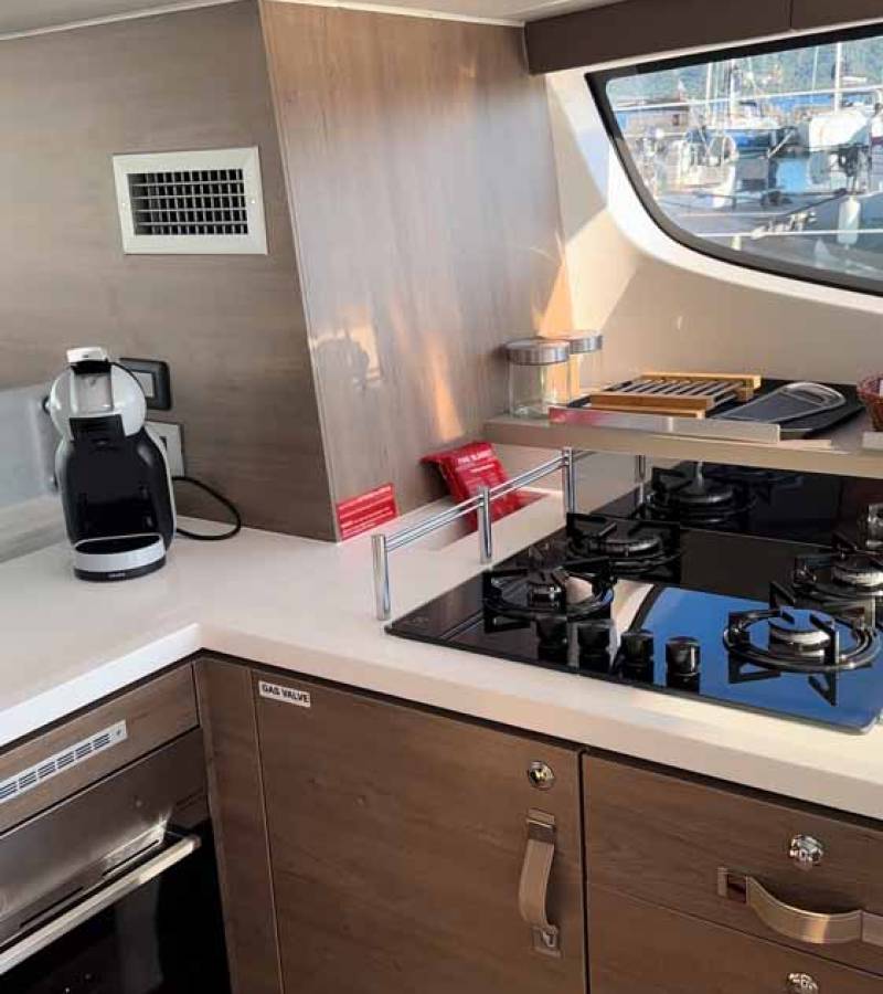 Bali 4.6, Sunny | Yacht Charter Croatia