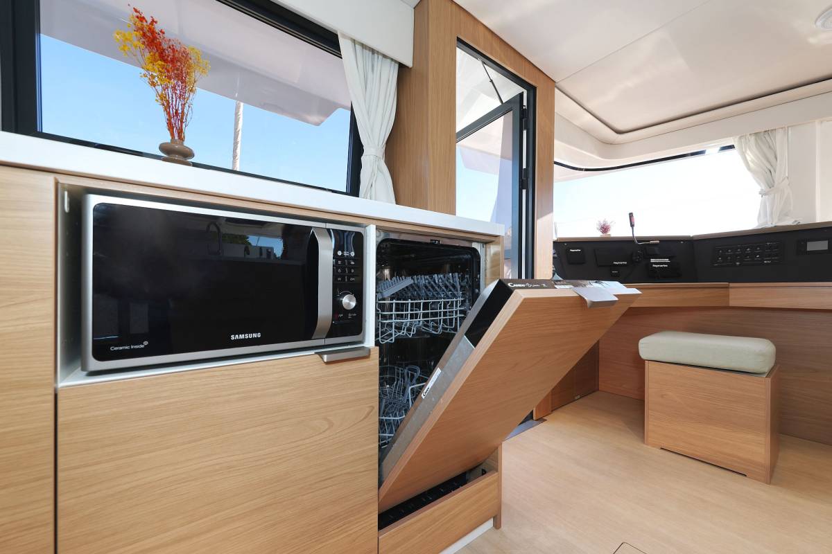 Bali 4.6, Belle Amie | Yacht Charter Croatia