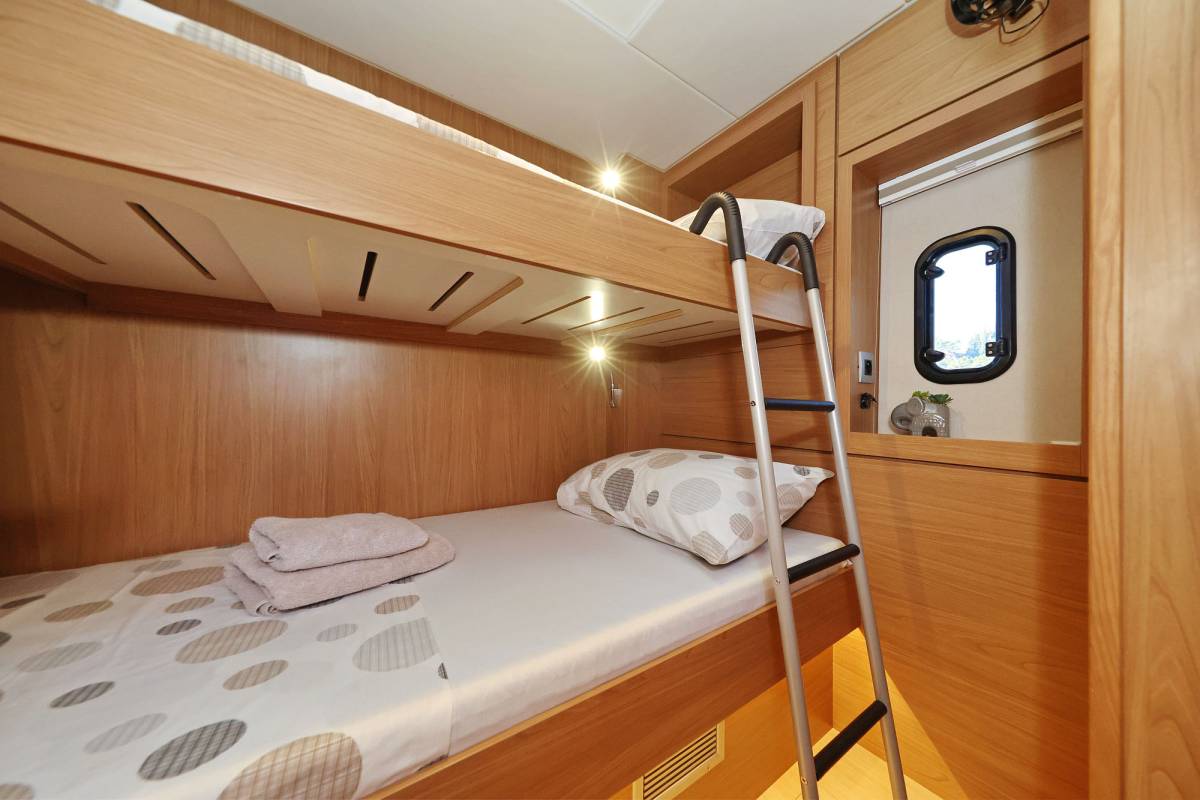 Bali 4.6, Belle Amie | Yacht Charter Croatia