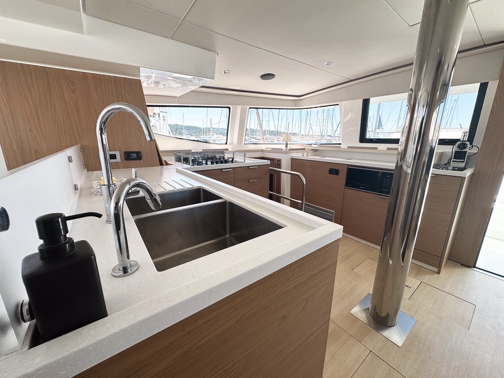 Bali 4.6, Grand Azure | Yacht Charter Croatia
