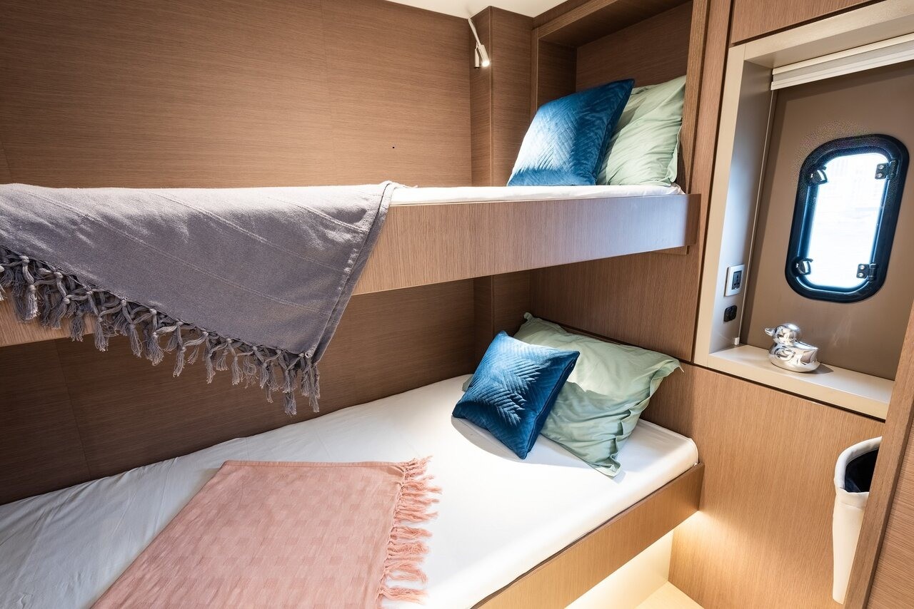 Bali 4.6, Azuréa | Yacht Charter Croatia