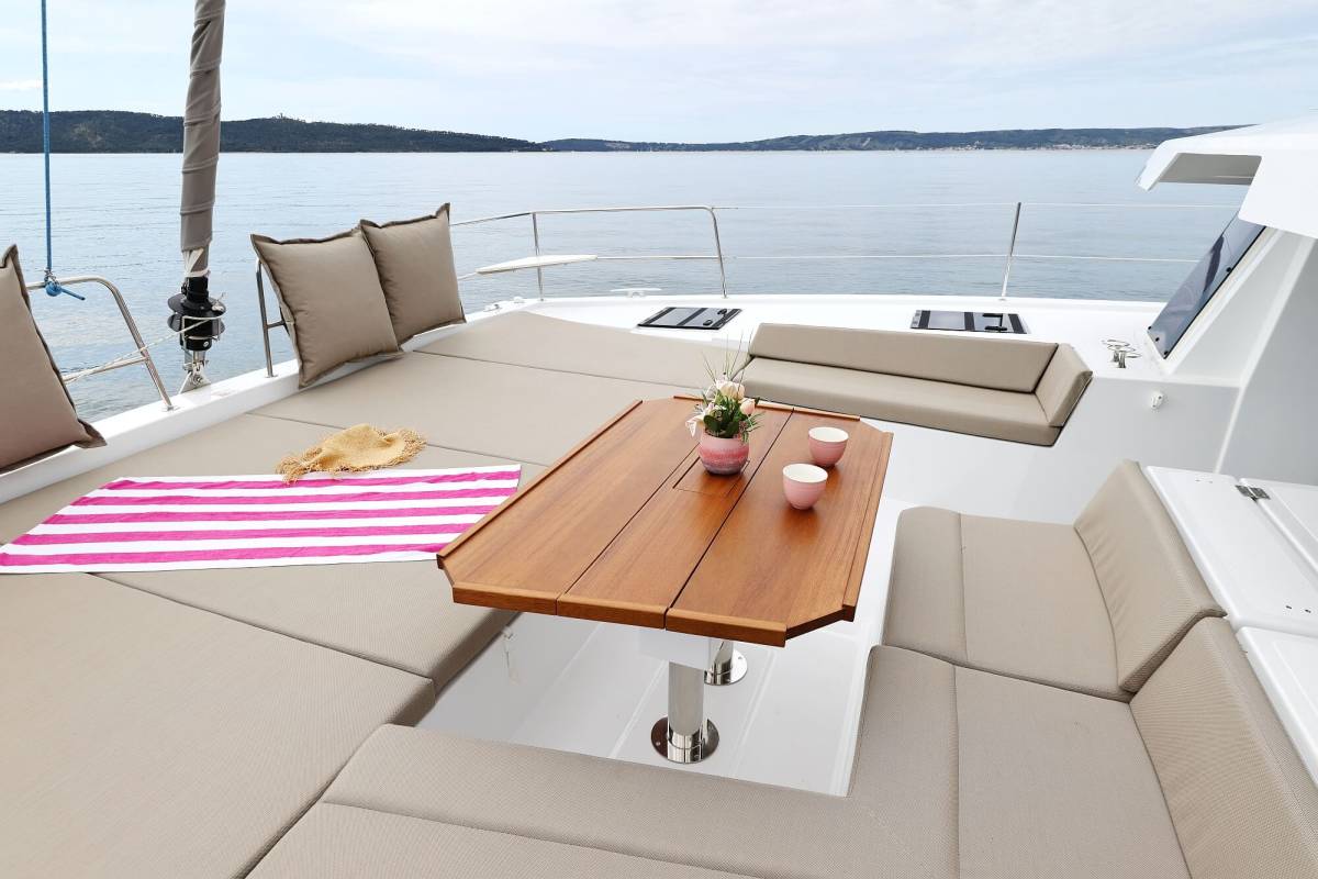 Bali 4.6, Azuréa | Yacht Charter Croatia