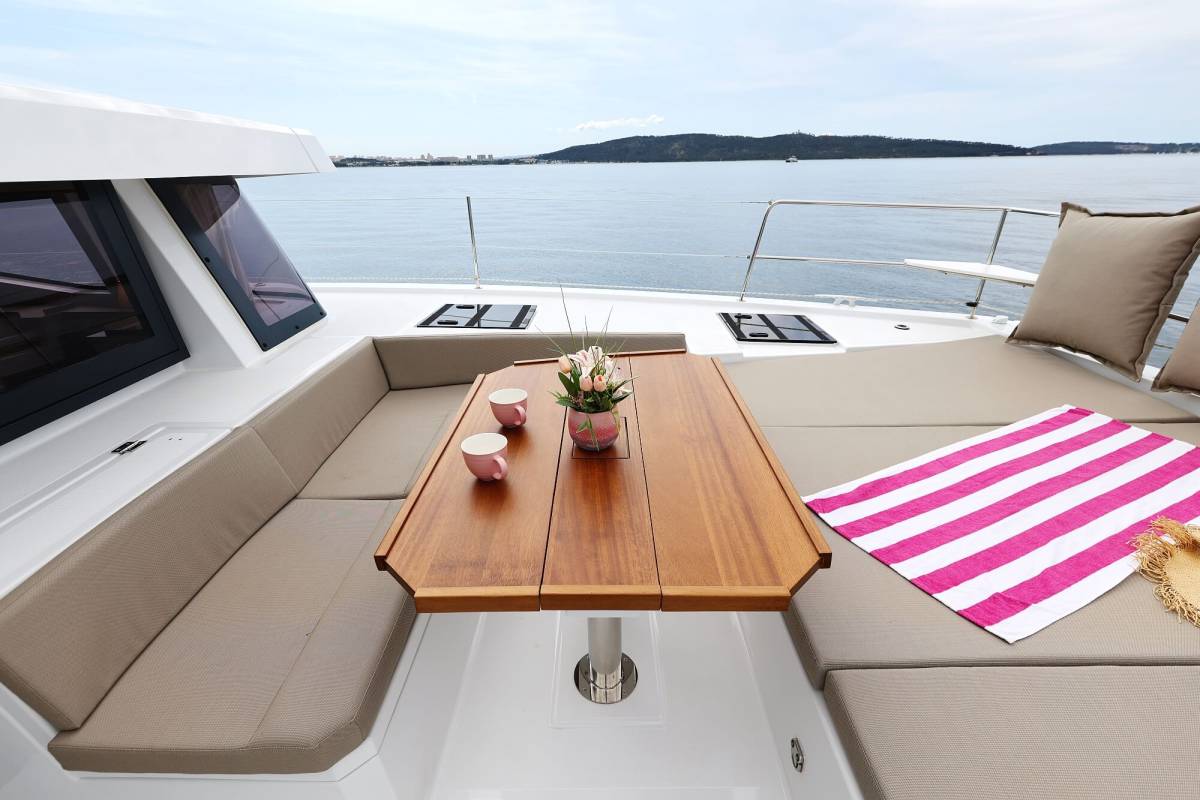 Bali 4.6, Azuréa | Yacht Charter Croatia