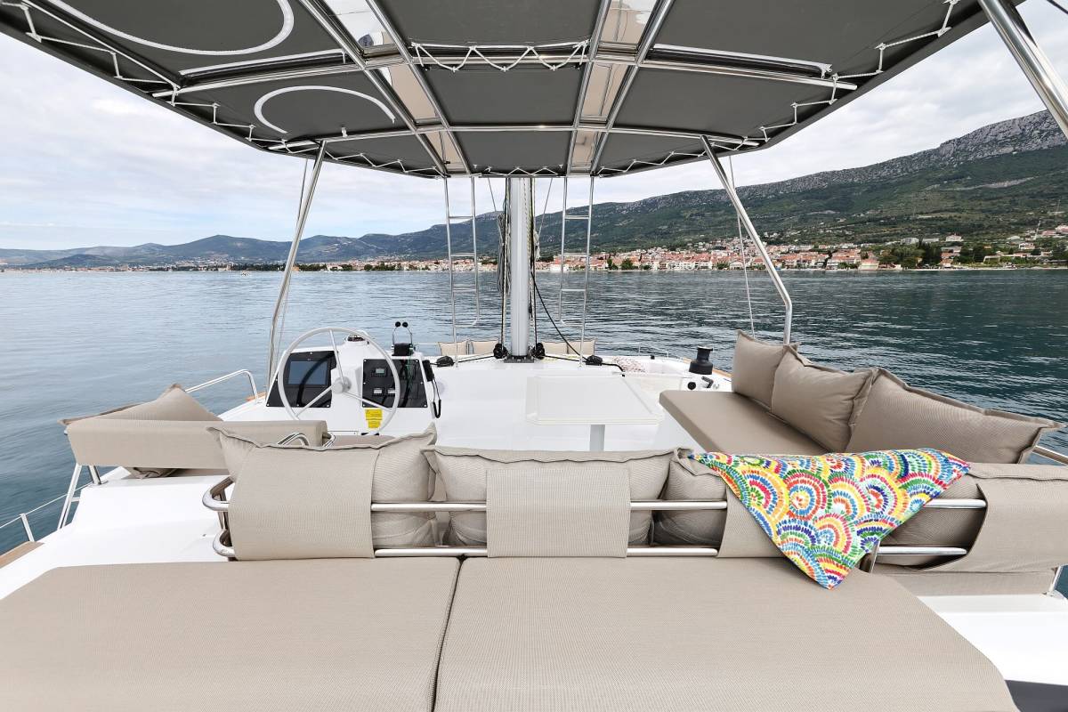 Bali 4.6, Azuréa | Yacht Charter Croatia