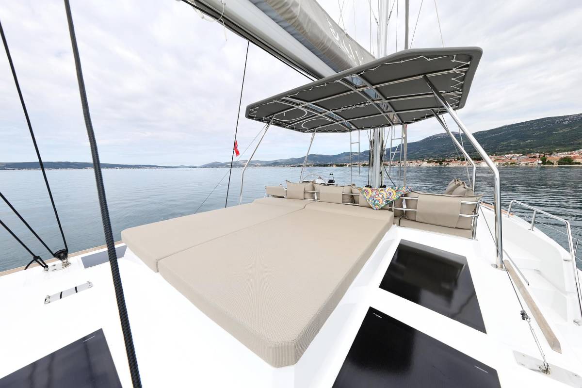 Bali 4.6, Azuréa | Yacht Charter Croatia