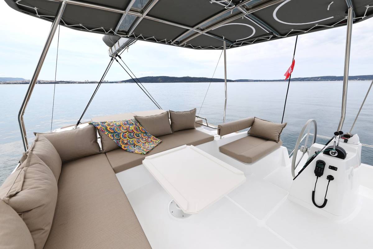 Bali 4.6, Azuréa | Yacht Charter Croatia