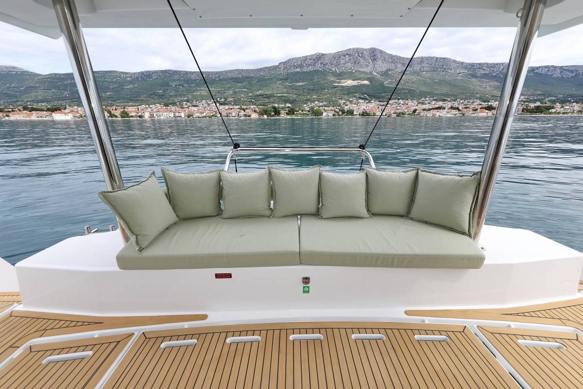 Bali 4.6, Azuréa | Yacht Charter Croatia