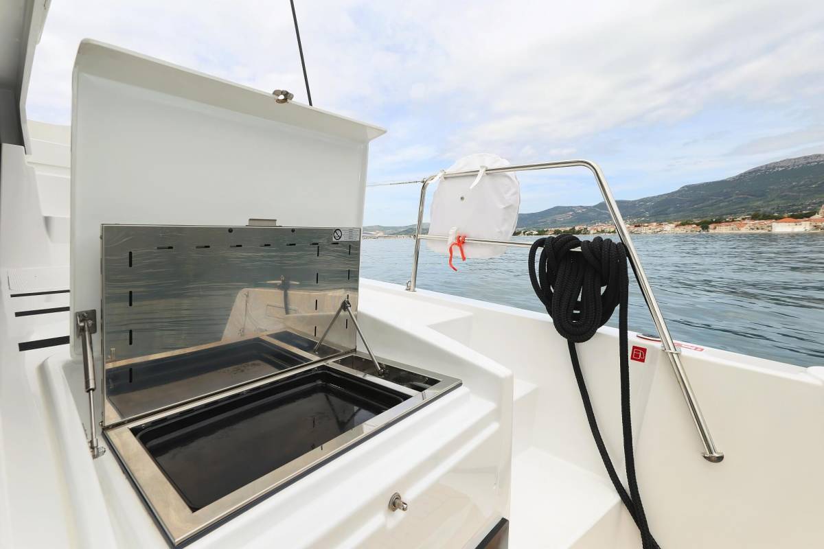 Bali 4.6, Azuréa | Yacht Charter Croatia