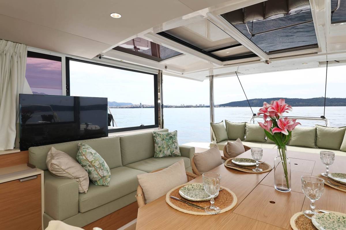 Bali 4.6, Azuréa | Yacht Charter Croatia