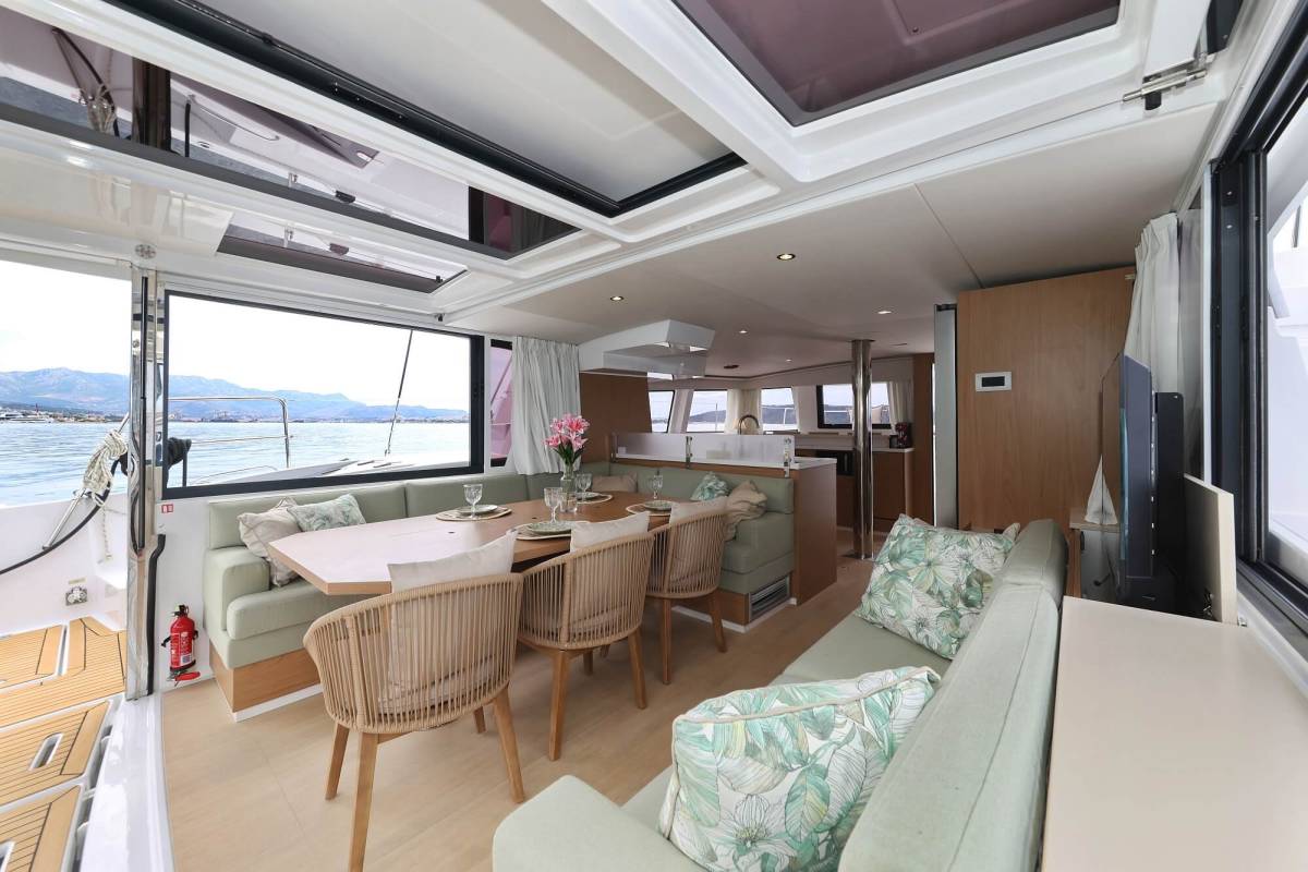 Bali 4.6, Azuréa | Yacht Charter Croatia