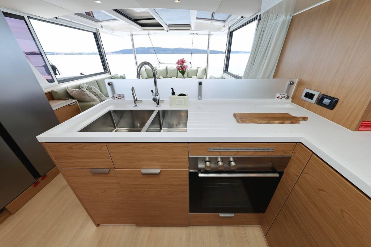 Bali 4.6, Azuréa | Yacht Charter Croatia
