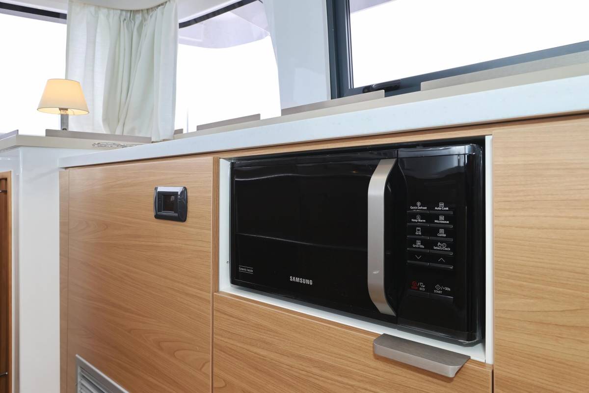 Bali 4.6, Azuréa | Yacht Charter Croatia