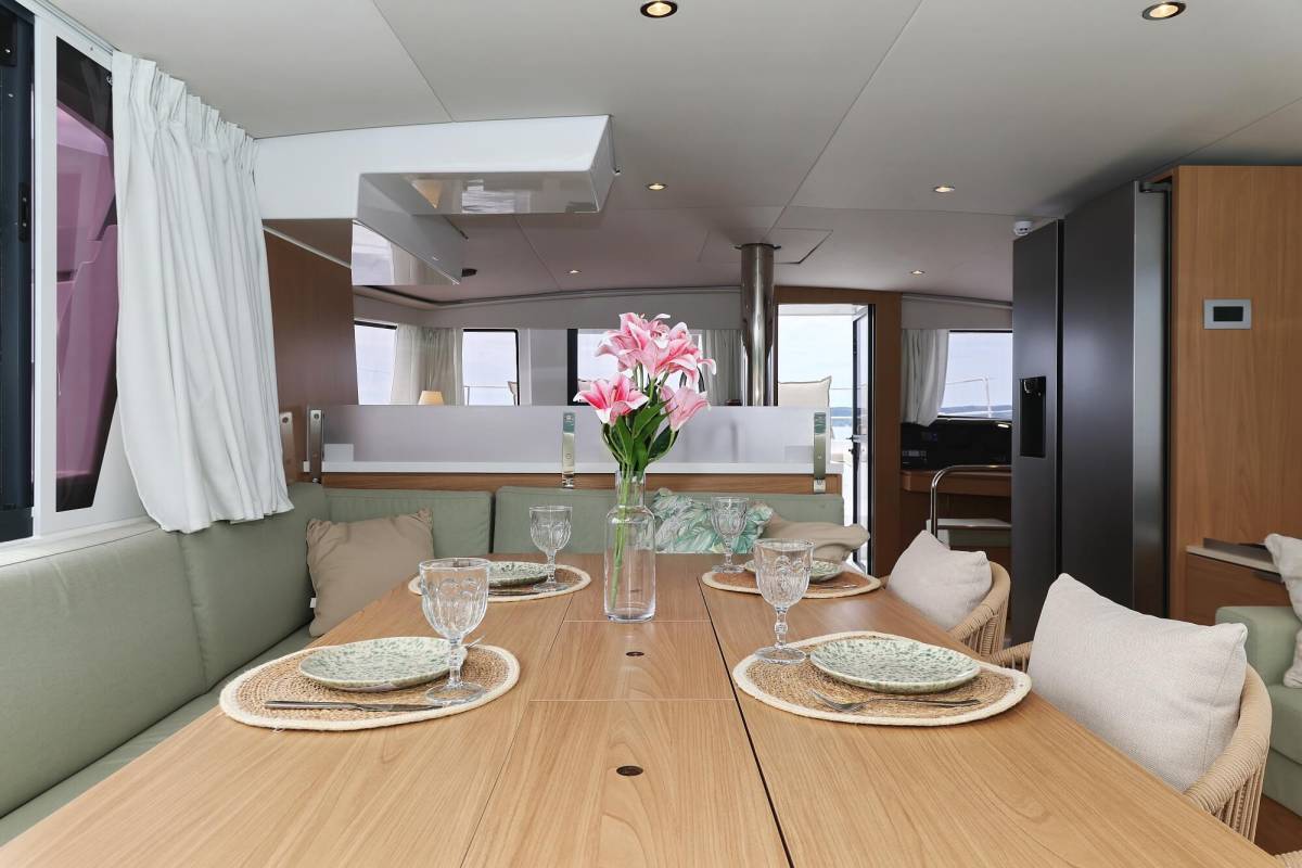 Bali 4.6, Azuréa | Yacht Charter Croatia