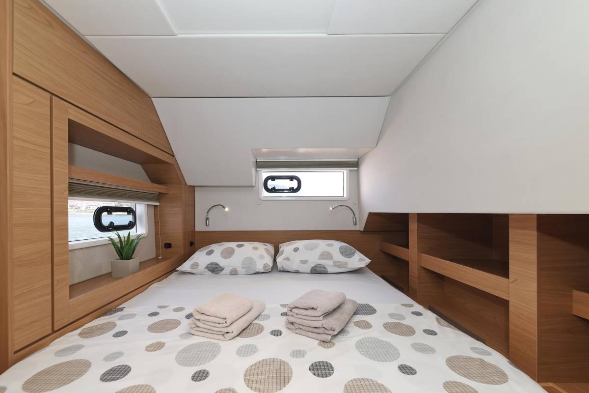 Bali 4.6, Azuréa | Yacht Charter Croatia