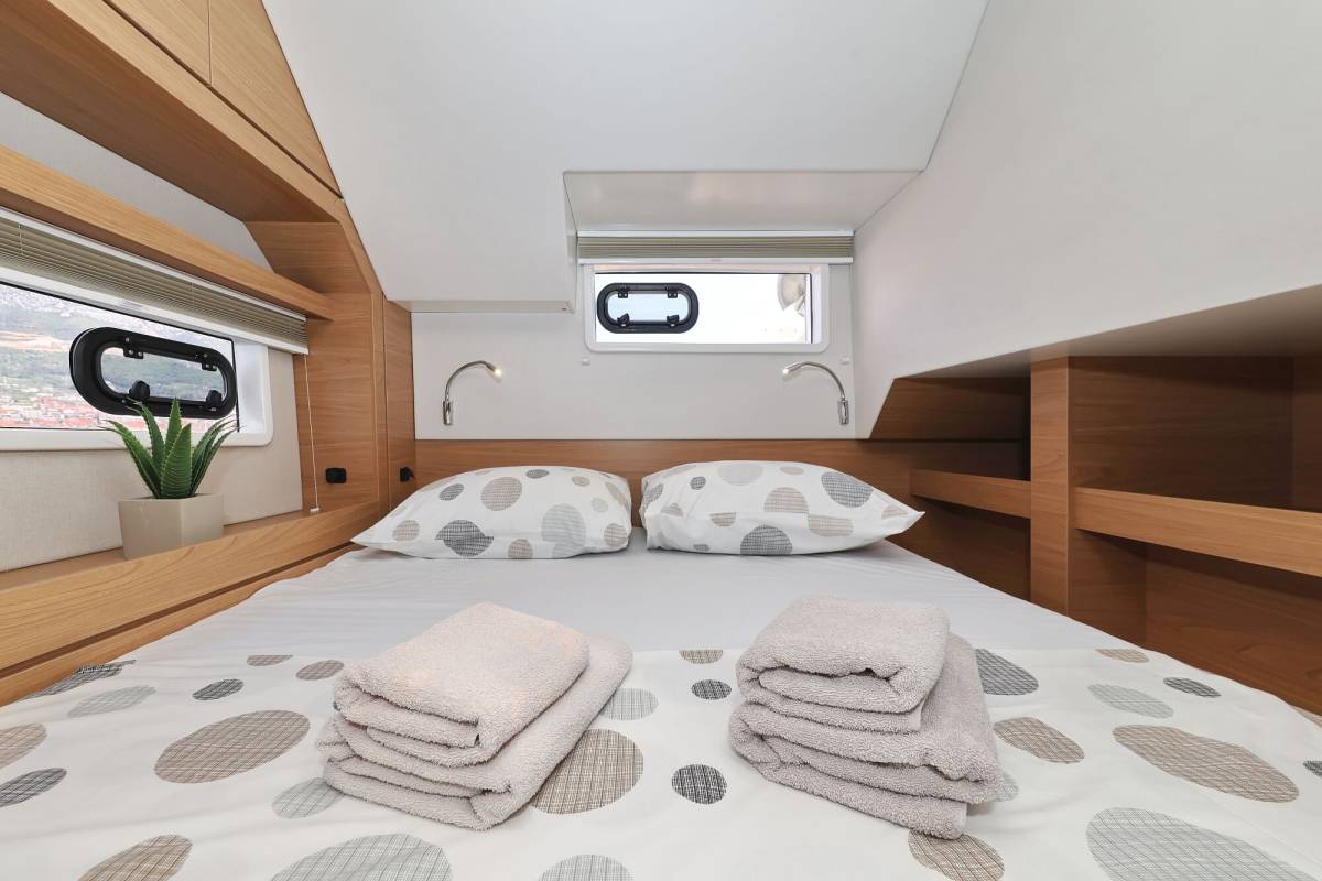 Bali 4.6, Azuréa | Yacht Charter Croatia