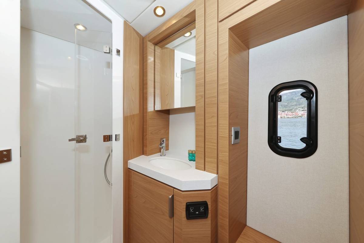 Bali 4.6, Azuréa | Yacht Charter Croatia