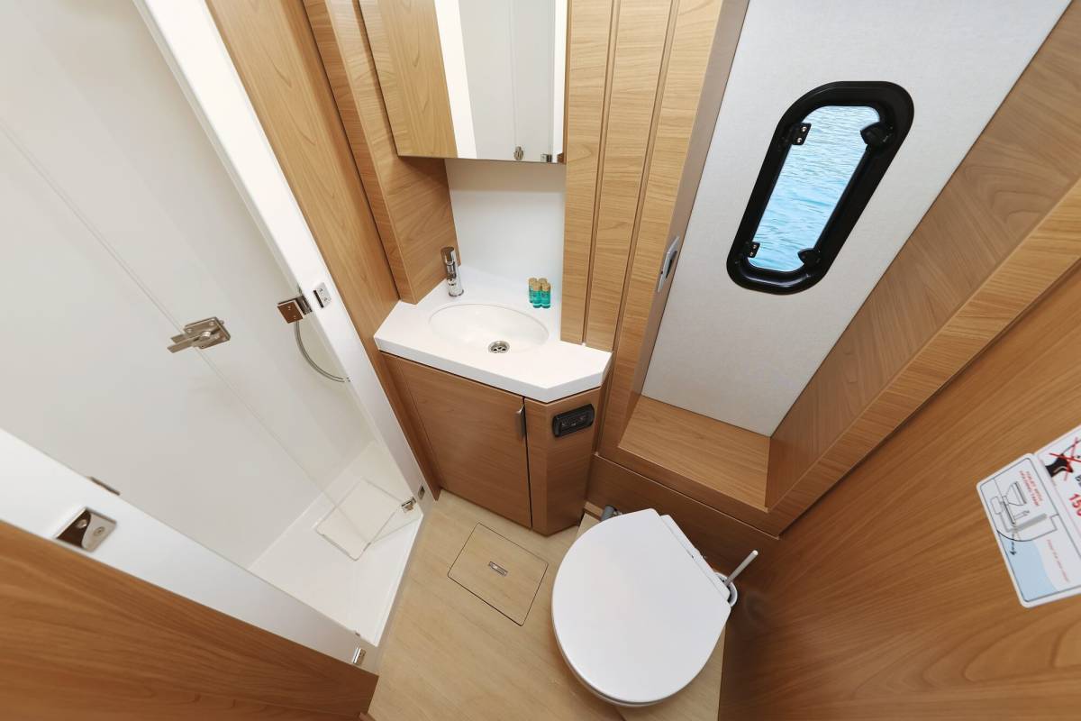 Bali 4.6, Azuréa | Yacht Charter Croatia