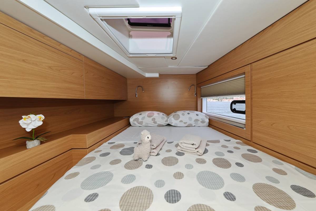 Bali 4.6, Azuréa | Yacht Charter Croatia