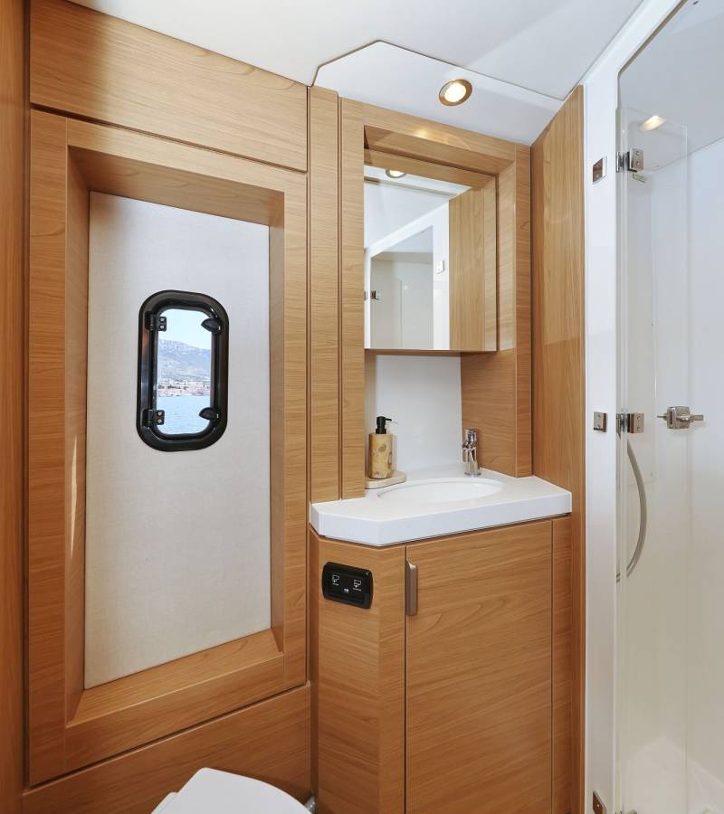 Bali 4.6, Azuréa | Yacht Charter Croatia