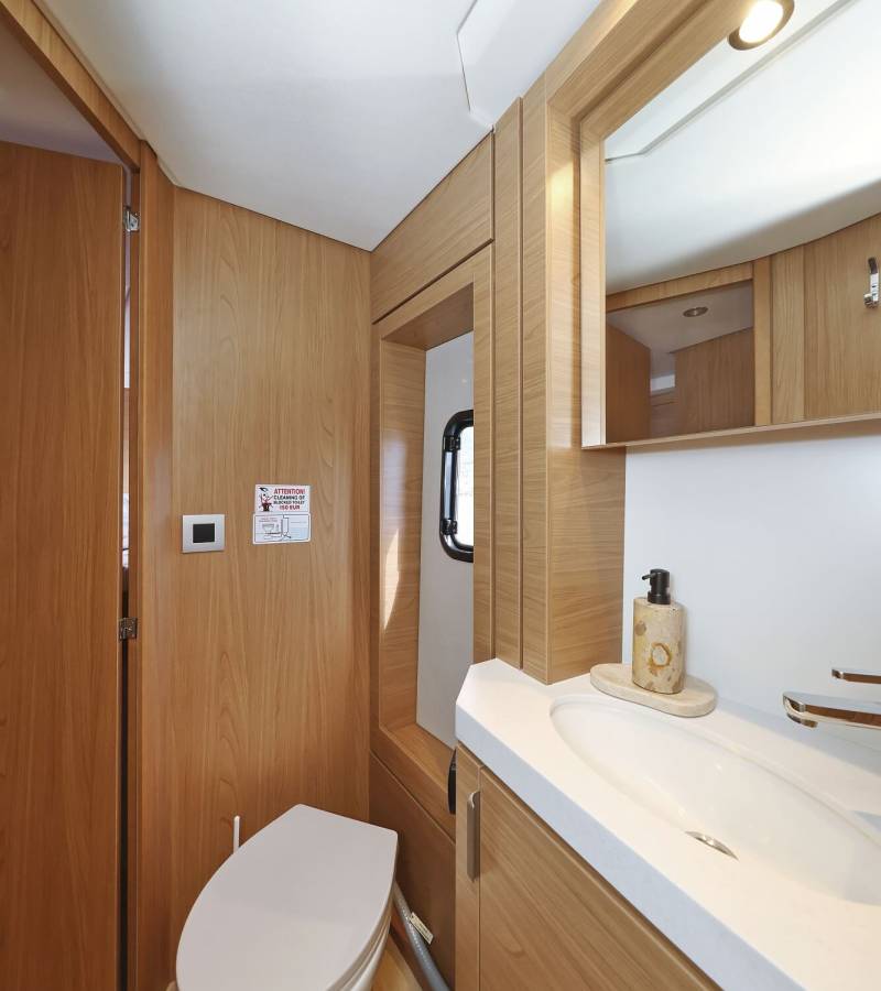 Bali 4.6, Azuréa | Yacht Charter Croatia
