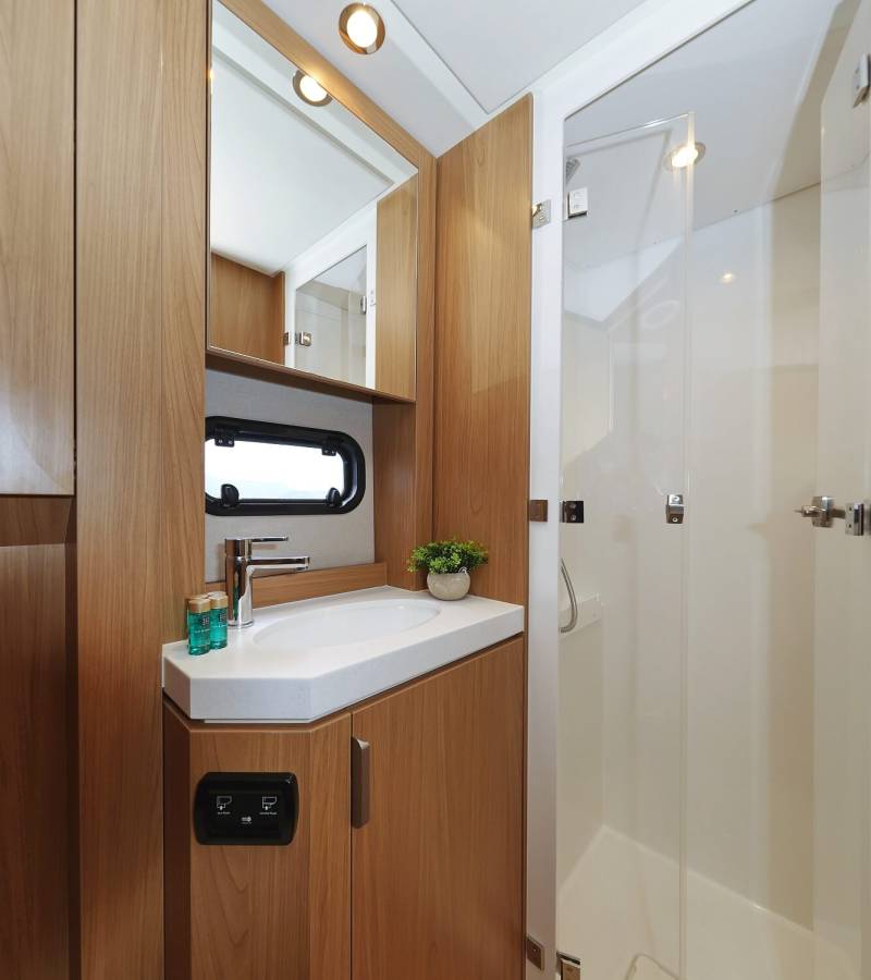 Bali 4.6, Azuréa | Yacht Charter Croatia