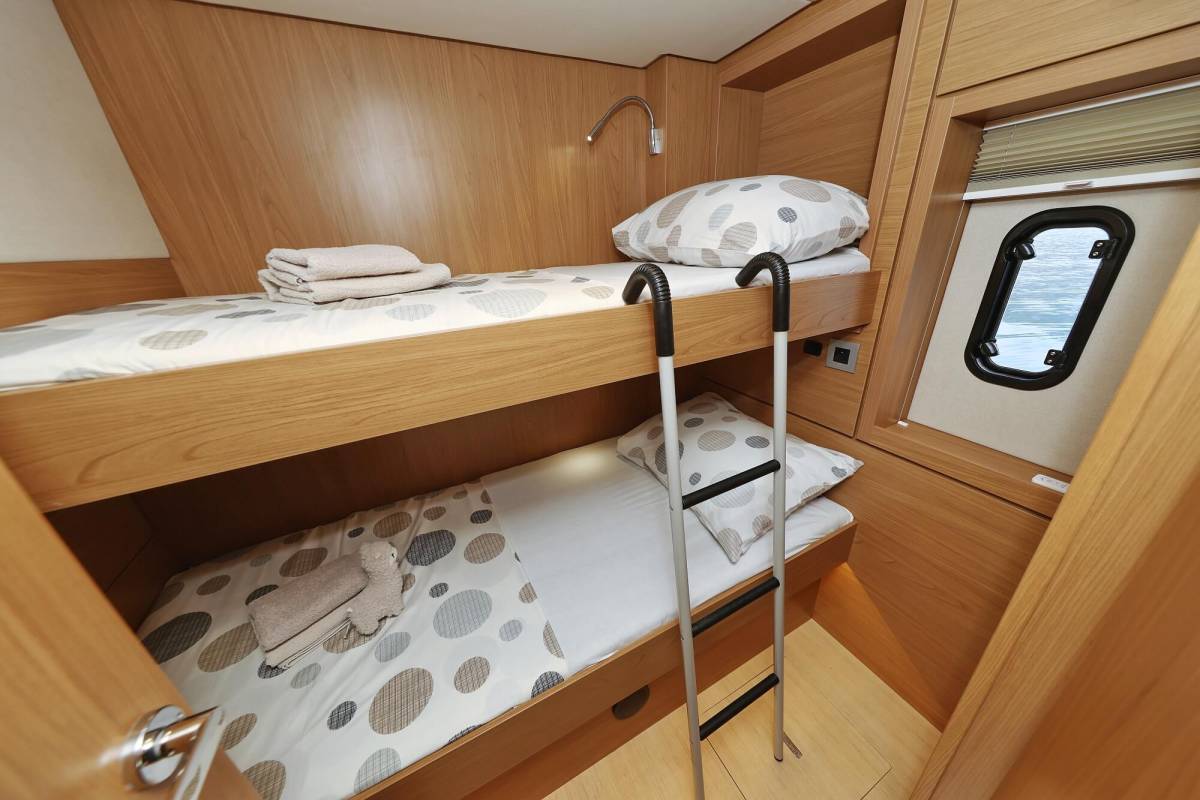 Bali 4.6, Azuréa | Yacht Charter Croatia