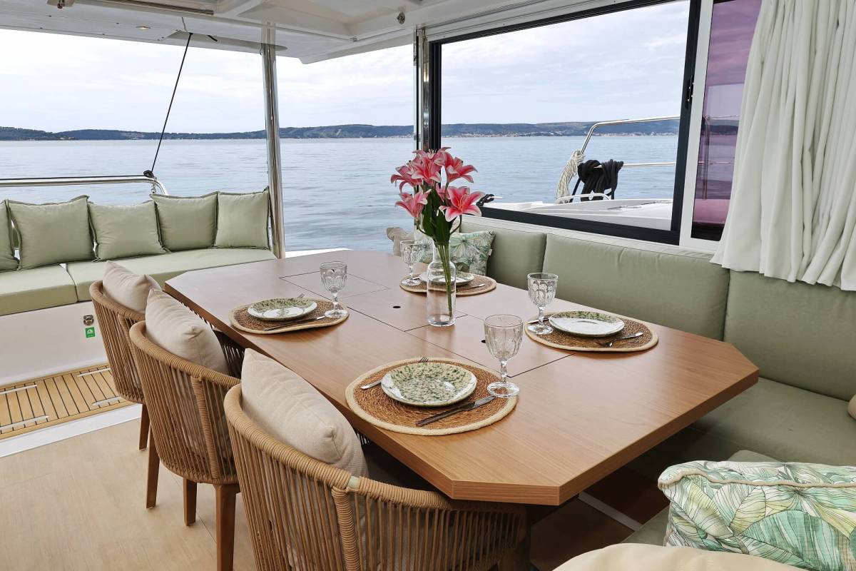 Bali 4.6, Sirène | Yacht Charter Croatia