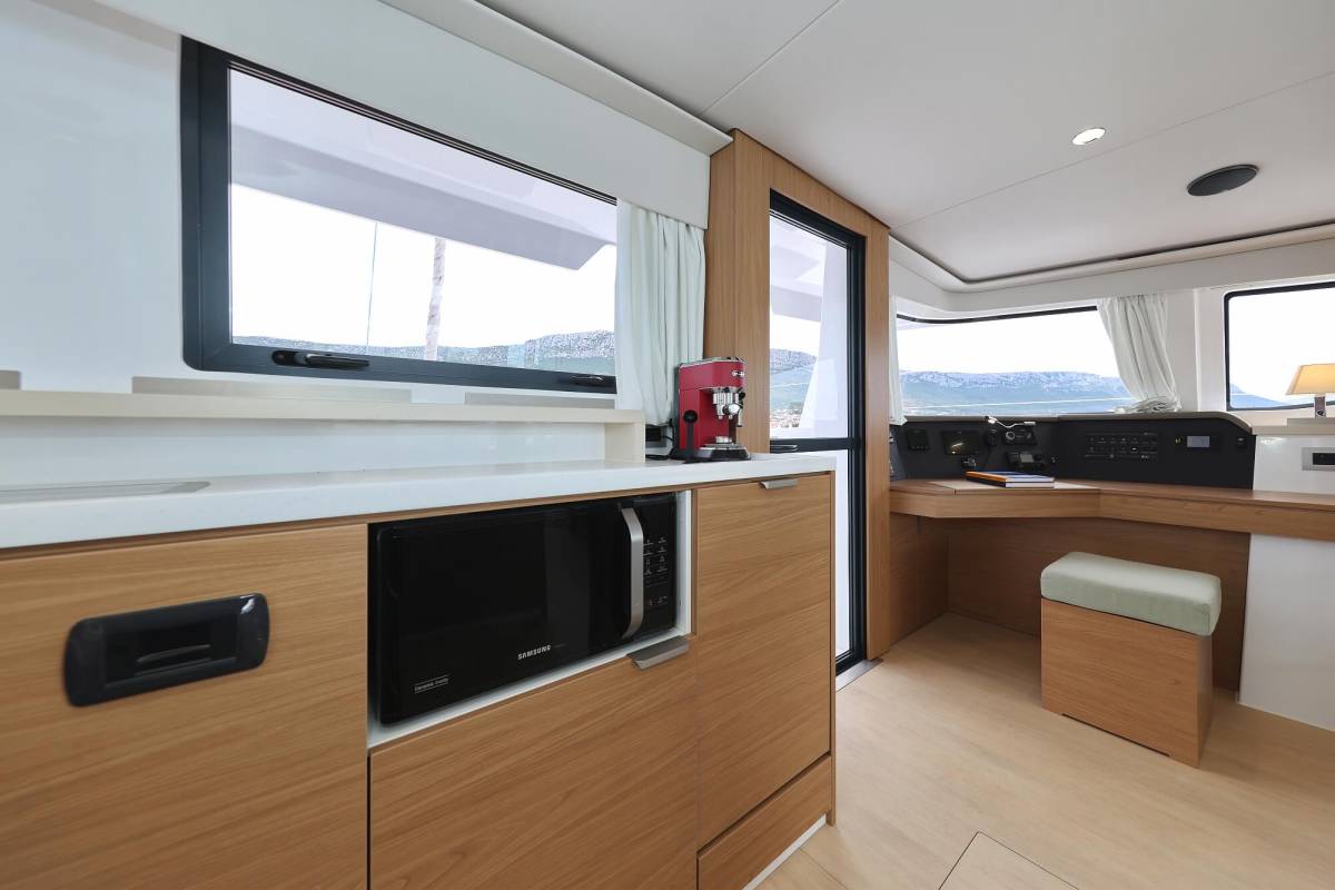 Bali 4.6, Sirène | Yacht Charter Croatia