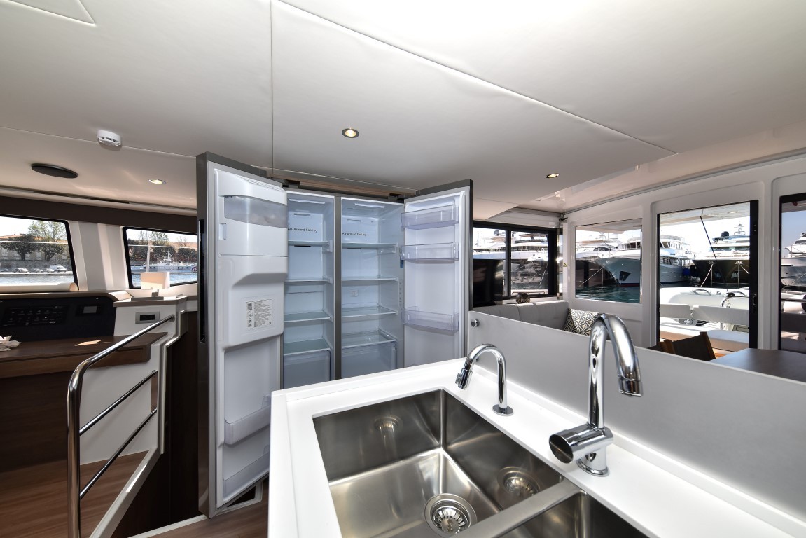 Bali 4.6, Jako 2 | Yacht Charter Croatia