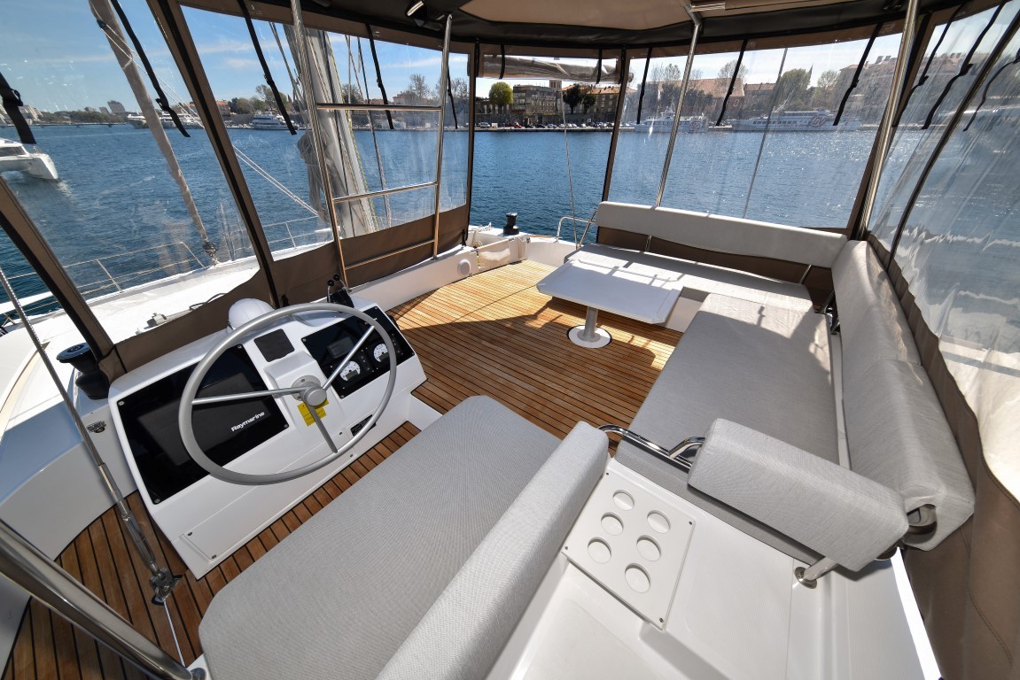 Bali 4.6, Jako 2 | Yacht Charter Croatia