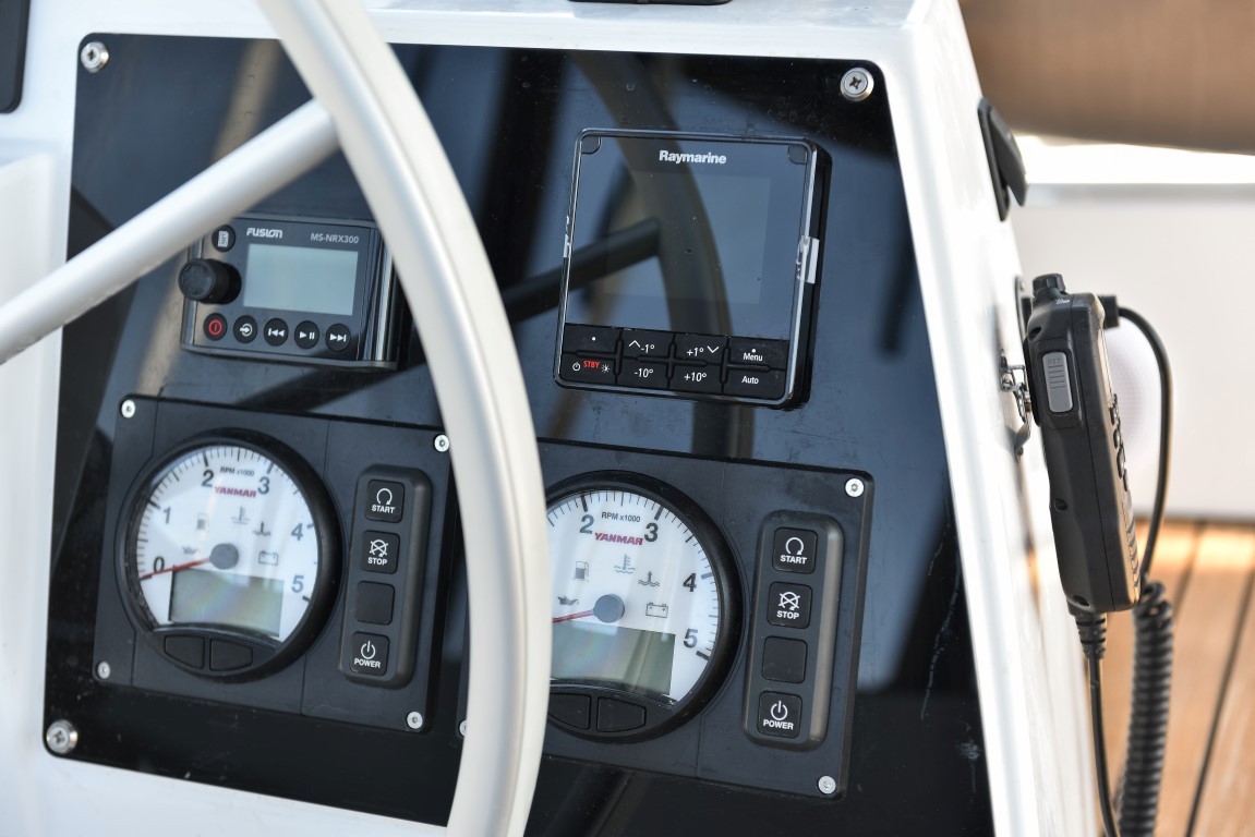Bali 4.6, Jako 2 | Yacht Charter Croatia