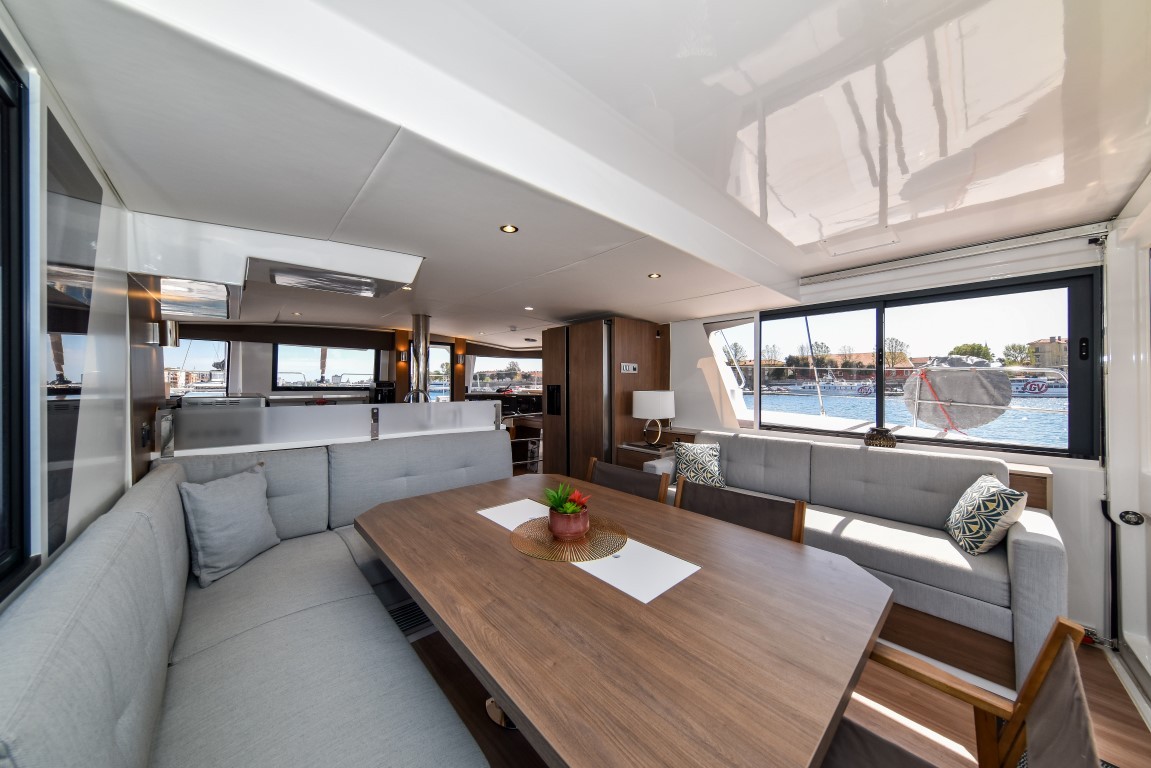 Bali 4.6, Jako 2 | Yacht Charter Croatia