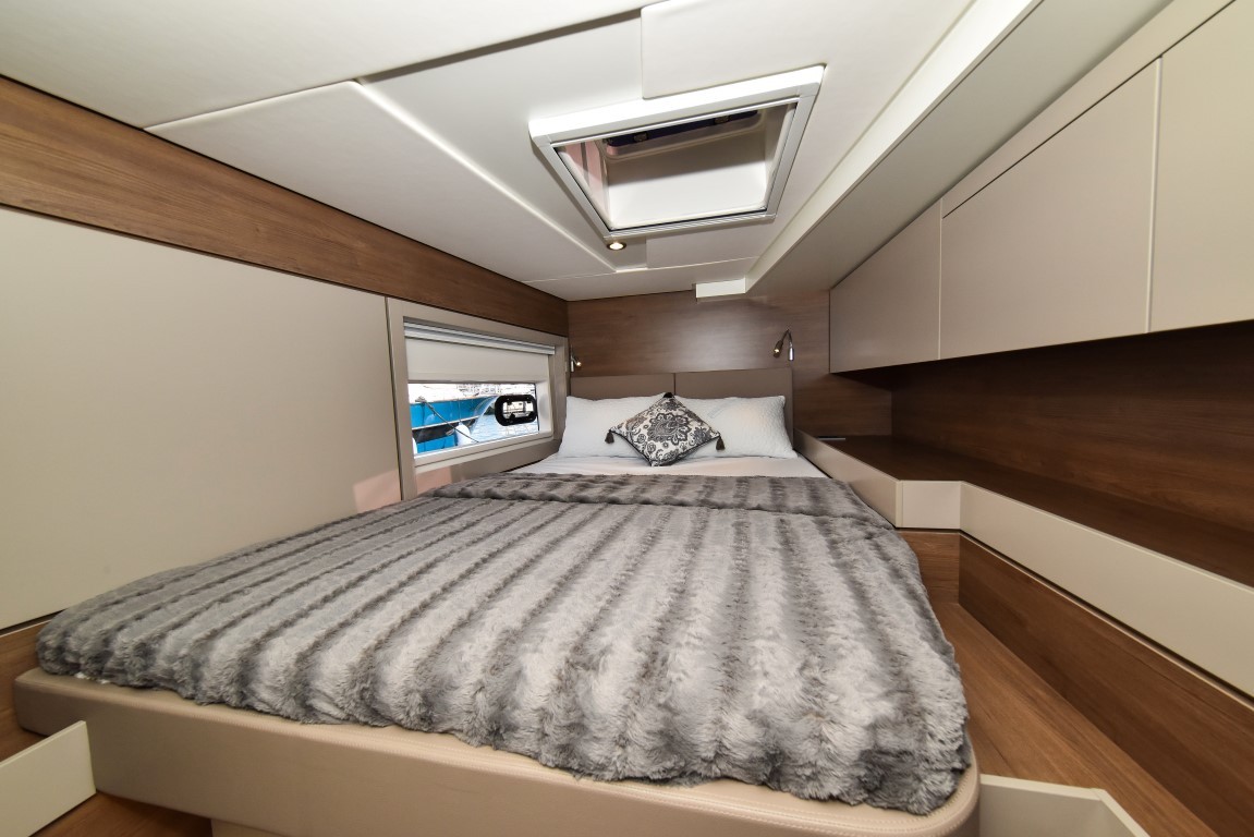 Bali 4.6, Jako 2 | Yacht Charter Croatia